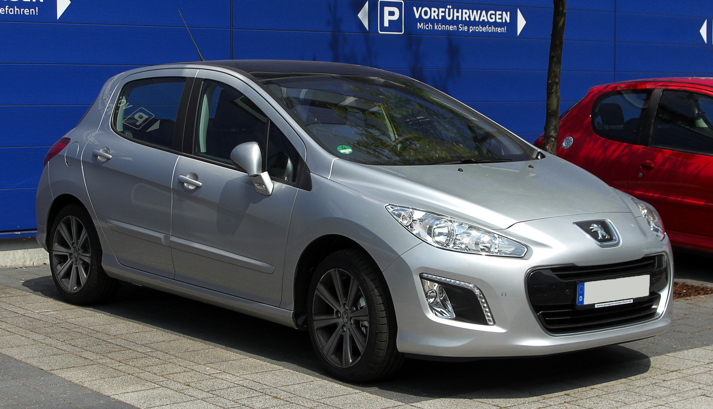 File:Skoda Roomster (Facelift) – Frontansicht, 28. Mai 2011, Düsseldorf.jpg  - Wikimedia Commons