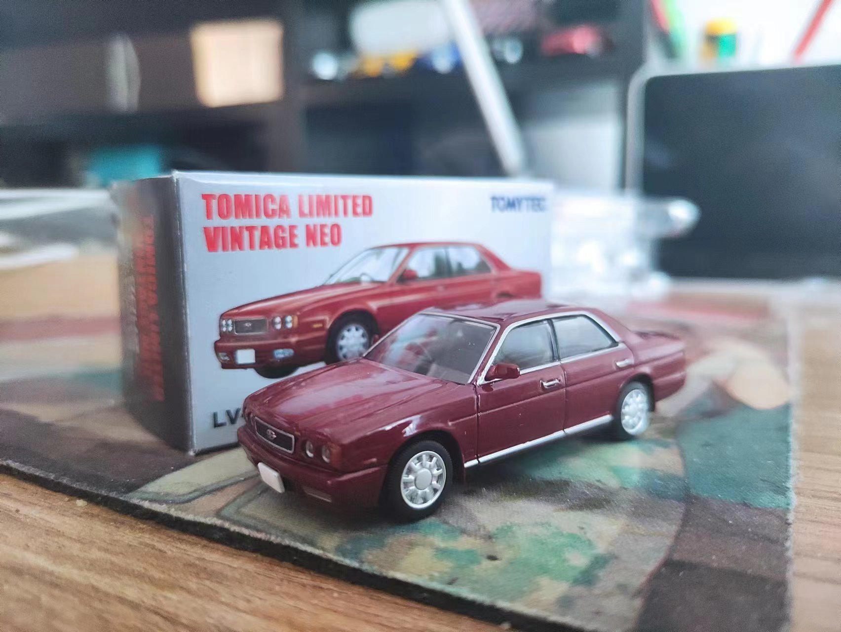 Tomytec Tomica Limited Vintage Neo 1/64 TLV-Abunai Deka 08 Nissan