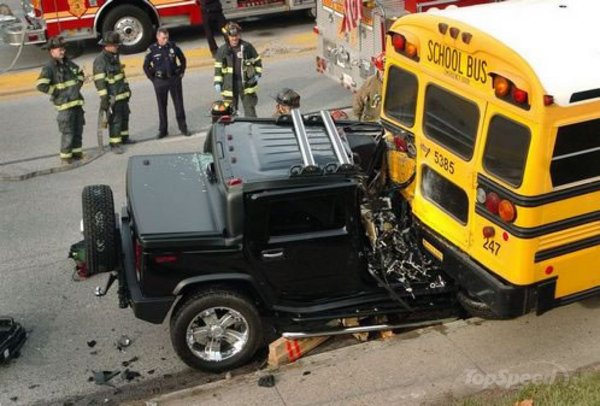 hummer-vs-school-bus_600x0w.jpg