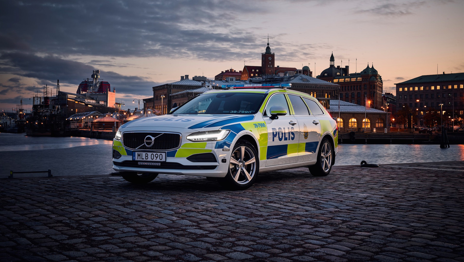 volvo-v90-police-car.jpg