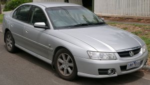 2004_Holden_Berlina_VZ_sedan_2016-01-04_01.jpg