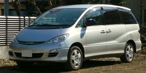 1200px-2003_Toyota_Estima_01.jpg