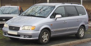 2003_Hyundai_Trajet_GSi_TD_20_Front.jpg