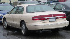 2560px-1996_Lincoln_Continental_46L_rear_91118.jpg