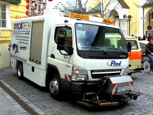 Fuso_Canter_sweeper_trucks.jpg