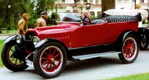 Peerless_Model_56_7-Passenger_Touring_1917.jpg