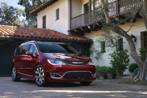 2017 Chrysler Pacifica Pictures #8..jpg