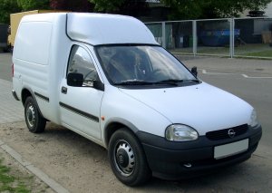 Opel_Combo_front_20080625.jpg