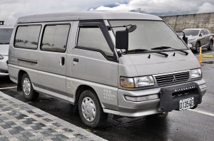 1635px-Mitsubishi_Delica_0135-QE_front_20200126.jpg