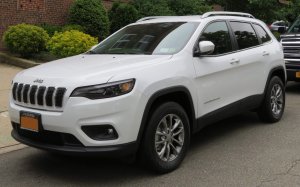 2019_Jeep_Cherokee_Latitude_front_52718.jpg