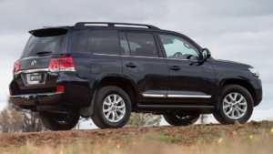 toyota-landcruiser-200-series-2015-(6).jpg