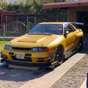 Nissan-R32-Skyline-with-a-turbo-15JZ-inline-six-01.jpg