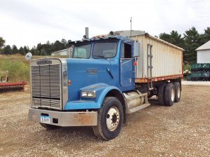 1987freightlinertagraintruck_c6d890ff2afe49c498737d013f0e01af.jpg
