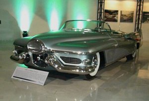 GM_Heritage_Center_-_117_-_Motorama_Cars_-_LeSabre_Concept.jpg