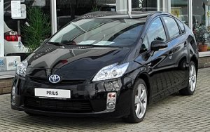 Toyota_Prius_Life_ZVW30_front-1_20110116.jpg