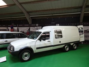 Citroen_Heritage_-_1995_Citroen_C15_6-Rad_Chausson_Leotard_3.jpg