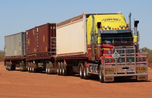 LinfoxWesternStar4964FXCTripleRoadTrain.jpg