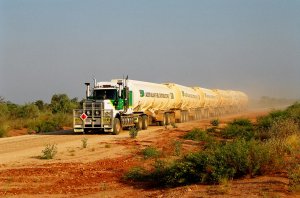 AustralianFuelDistributionWesternStarHeritage6-TrailerRoadTrain.jpg