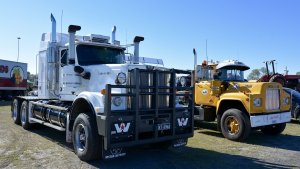 1990sWesternStar69001.jpg
