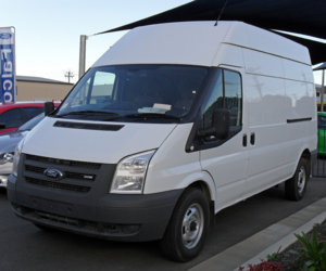 2007_-_09_Ford_Transit_350_LWB_Jumbo_Van.jpg