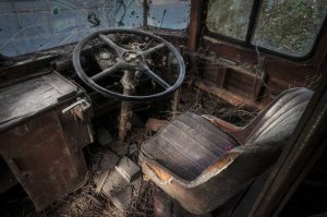 1MDGourleyOLDABANDONEDBUSInteriorCanonG7X.jpg