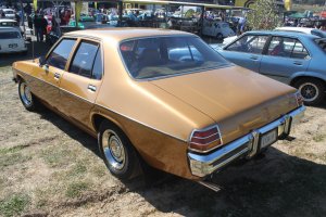 1975_Holden_Kingswood_HJ_sedan_21056998269.jpg