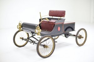 1901-oldsmobile-curved-dash-replica.jpg