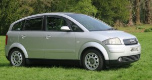 Audi_A2_Diesel_1390cc_registered_April_2003_02.jpg