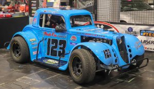 Legend_Car_based_on_1934_Ford_Model_40_Coupe_Front.jpg