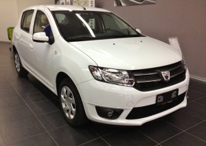 2013_Dacia_Sandero_II_front.jpeg