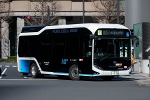 Toei_Bus_E118_Toyota_Sora_Fuel_Cell_Bus_52776697012.jpg
