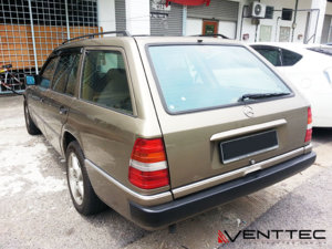 Mercedes-W124-Wagon-rear-view.jpg