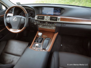 Lexus_LS460_2013_AWD-dash.jpg