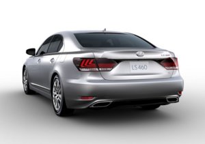2013_Lexus_LS_460_4-thumb-530x374-21570.jpg