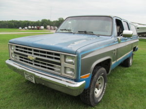 1988 Chevrolet C10 Suburban.JPG