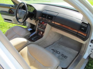 1992 Mercedes Benz 400 SE 4-Door S-Series Sedan INSIDE.JPG