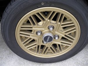 toyota-sprinter-trueno-ae86-black-limited-snowflake-rims.jpg