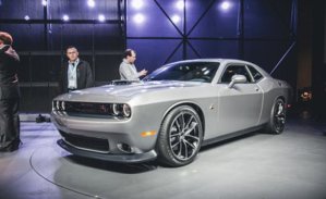 2015-dodge-challenger-r-t-392-skat-pack-shaker-photo-590288-s-520x318.jpg