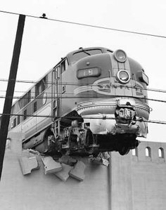 AT&SF_train_19_crashing_through_a_retaining_wall_at_Los_Angeles_Union_Station.jpg