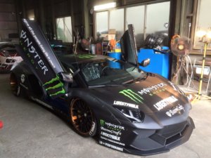 liberty-walk-lamborghini-aventador-with-monster-livery-looks-like-a-drift-car_3.jpg