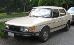 Saab_900_sedan.jpg