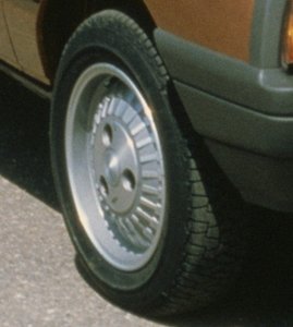 Daihatsu_1984Charade.jpg