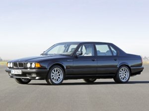 BMW-7-Series--E32--779_37.jpg