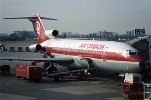 102585719ixVrCJQ1AIRCANADABOEING727200YYZRF5369.jpg