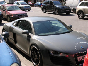 Audi-R8-BMW-1.jpg