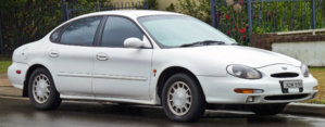 1996-1998_Ford_Taurus_Ghia_sedan_06.jpg