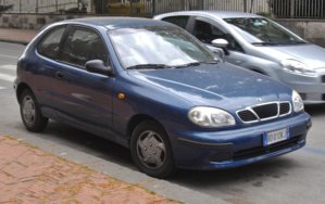 Daewoo_Lanos_3-door_front.JPG
