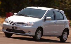 Toyota-Etios-Hatch-basico+(12).jpg