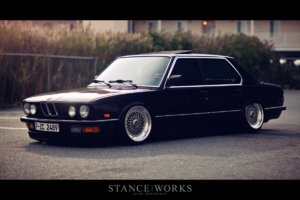 jeremy-whittle-stanceworks-bmw-e28.jpg