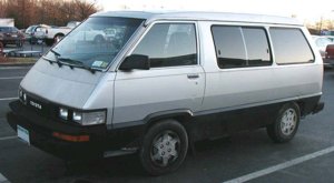 800px-Toyota_Van_1.jpg